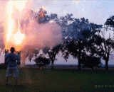 The fireworks can play like this, it's very dazzling!,烟花可以这么玩，简直太酷炫了！