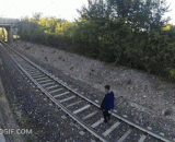 It's too big to use the rope in a forced year.,用绳命在装逼的骚年，胆子也太大了