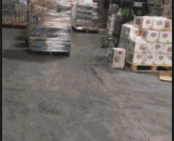 Simply slipped into the distillery and stole and drank. As a result, he was drunk and the road was unstable.,干脆面溜进酒厂里偷吃偷喝，结果喝了个酩酊大醉，路都走不稳了