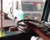 India truck drivers are enjoying themselves,印度卡车司机在自娱自乐
