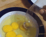 鸡蛋怎么取蛋黄？ - How can the egg get the yolk?