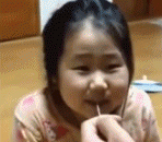 看看这个小朋友如何被拔牙的，整个人都懵了 - Look at how the little boy was pulled out of his teeth.