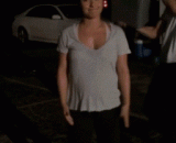 晚上玩冰桶挑战的妹纸 - A sister paper playing the challenge of the ice bucket at night