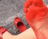 大姐网购5元还包邮的鞋子 - Shoes of 5 yuan for online shopping