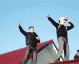 屋顶作死骚年gif动态图 - The GIF dynamic chart of the rooftop dead year