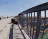 外国人作死，这下没得玩了 - The foreigner is dead, and it doesn't have to play.