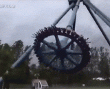 A great pendulum swung out of the amusement facilities,游乐设施大摆锤甩出一个人