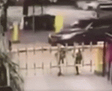 门：小兔崽子，终于把你逮住了 - Gate: baby rabbit, you finally got it