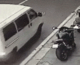 The process of opening a van to steal a motorcycle,开面包车偷摩托车的过程
