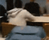 The teacher in Holland wakes up students who sleep in class.,荷兰老师是这样叫醒上课睡觉的学生的