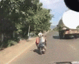 一辆自己倒着行驶的摩托车，走近一看，懵逼了！ - A motorcycle running on its own went nearer to see and muddled.