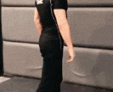 哥们你这么飘 小心被打死哦 - Man, you are so careful to be killed.