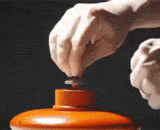 A pattern that can be played by a magnet and a gyroscope,磁铁和陀螺能玩出来的花样