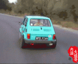 Uncle police, here's a good car. Let's have a look.,警察叔叔，这里有一辆好屌的车快来看看