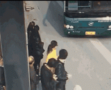 杭州沈半路的交通事故，司机估计已经傻了，飞来横祸 - The traffic accident on Shen halfway in Hangzhou, the driver is estimated to have been foolish, and cause misfortune.