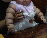 怎么可以胖成这样子...好奇她家人怎么养的 - How can you grow fat like this? Wonder how her family raised it.