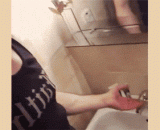 爱洗澡的喵星人，只要一开水龙头，它就... - Love the bathing meow star people, as long as a faucet, it will...