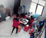 Major incidents of food consumption: the hearts of the two workmates almost collapsed.,吃货重大事件～那俩工友的内心几乎是崩溃的