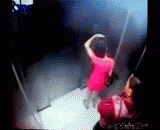 Elevator robbery, so it's safer to have a double shoulder bag,电梯抢劫，所以说还是双肩包更安全
