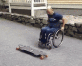 It's so handsome in a wheelchair to play skateboard,坐轮椅玩滑板，这个太帅了