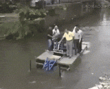 A boat of friendship that it wants to turn over and turn over,友谊的小船它想翻就翻