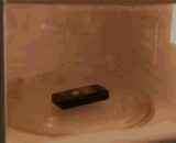 当把手机放在微波炉时，魔鬼就出现了！ - When the cell phone is placed in the microwave oven, the devil appears.