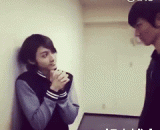 The real anti wall trick, how do you feel this way you won't have a boyfriend in this life?,真正的反壁咚大法，怎么感觉用了这招这辈子都不会有男朋友了