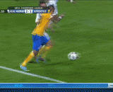 比达尔在禁区内踢草 - Vidal kicked the grass in the forbidden area