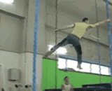 这是泰山猿人在跳钢管舞吗 - Is this the Taishan ape man dancing the steel tube dance