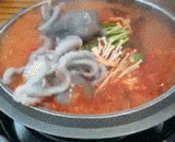 The ROK chafing pot is too fresh for the living Octopus,活章鱼下锅，韩国的火锅过于新鲜了