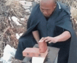 世外高人表演气功隔豆腐劈砖！ - The senior people perform Qigong and split the brick with tofu!