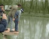 拜托朋友带我去玩蒙眼蹦极，深吸了一口气我就跳下去了 - Please take a friend to take me to bungee bungee, take a deep breath and I will jump down.