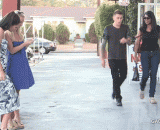 太流弊了，一个喷嚏瞬间吹掉美女裙子 - It's too bad. A sneeze blows away the beauty skirt.