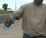 The uncle shows you the magic of a bottle that doesn't leak,大叔给你表演瓶子不会漏水的魔术