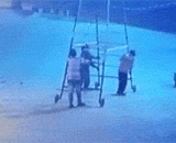 脚手架碰到高压电线的后果，电烤..... - The effect of the scaffolding on the high voltage wire, the grill...