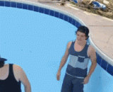 看我反重力行走，完美绕过这个潭脏水！ - Look at my anti gravity walk, perfect bypass the dirty water of the pond!