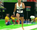 法国体操运动员落地骨折，好疼！ - The French gymnasts fall to the ground, and the pain is good.