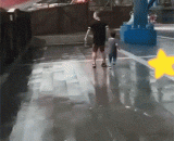 孩子：粑粑我是隔壁的吧！ - Child: I am a Baba next door.