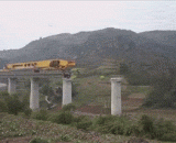 This is the way the viaduct is paved.,高架桥是这样铺的