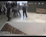 虽然有点心疼但是还是....忍不住笑了 - I couldn't help laughing, though it was a bit painful.