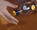 A method of opening a bottle in a plastic bottle,塑料瓶开酒瓶的方法