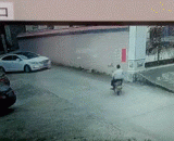 遇到女司机的时候，一定要让路 - When you meet a woman driver, you must make way for the road