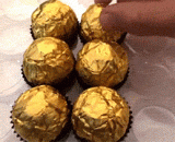 FERRERO ROCHER chocolate can play like this, run to the supermarket to buy boxes to play.,费列罗巧克力可以这样玩，赶紧跑去超市买盒玩吧