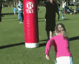 The daughter was born, and his son charged the phone.,女儿是亲生的，儿子充话费送的