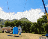 Bungee jumping in public toilets, the most cocky scene in a stupid show,公厕蹦极，蠢蛋搞怪秀里面最屌的一幕