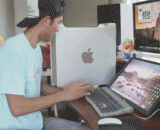 这个苹果的味道不错 - This apple has a good taste.