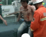 竹棍刺穿身体！好恐怖！ - Bamboo sticks piercing the body! That's horrible！