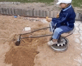The bear child's homemade excavator is so overbearing,熊孩子自制的挖掘机，好霸气