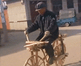 The bike made with wood is a little hoisted.,大爷用木制作的自行车，略吊啊！