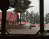 A flash of lightning in a heavy rain in Canada.,加拿大一场暴雨中的一个闪电，感受下！